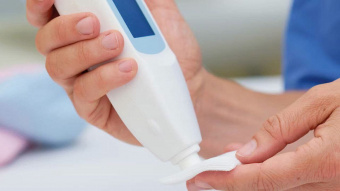 حسگر هوشمند برای پایش زردی نوزادان: راه‌حلی ساده و بدون دردسر